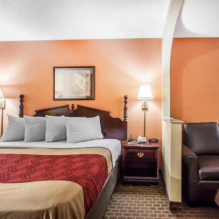 Econo Lodge Inn & Suites I-20, Exit 73 タスカルーサ エクステリア 写真