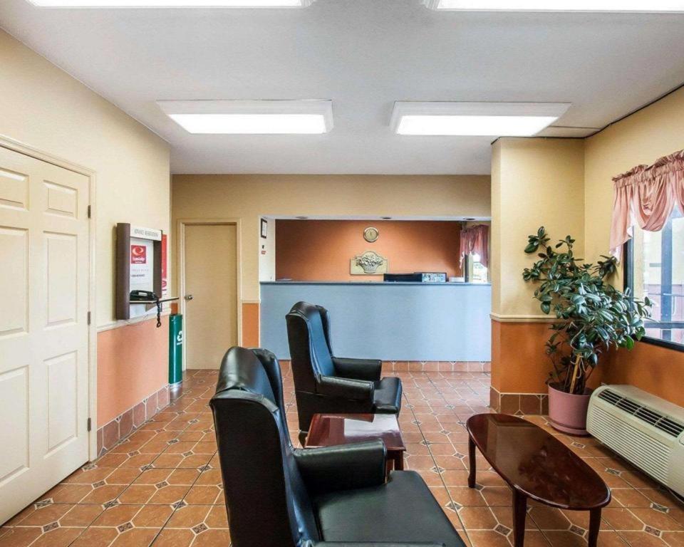Econo Lodge Inn & Suites I-20, Exit 73 タスカルーサ エクステリア 写真