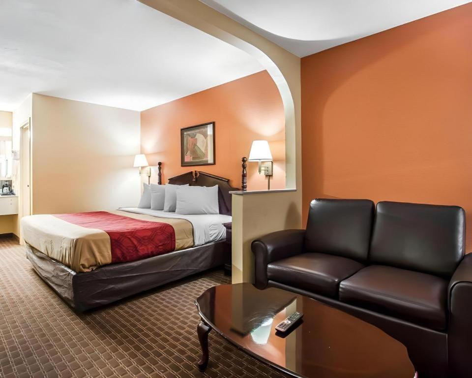 Econo Lodge Inn & Suites I-20, Exit 73 タスカルーサ エクステリア 写真