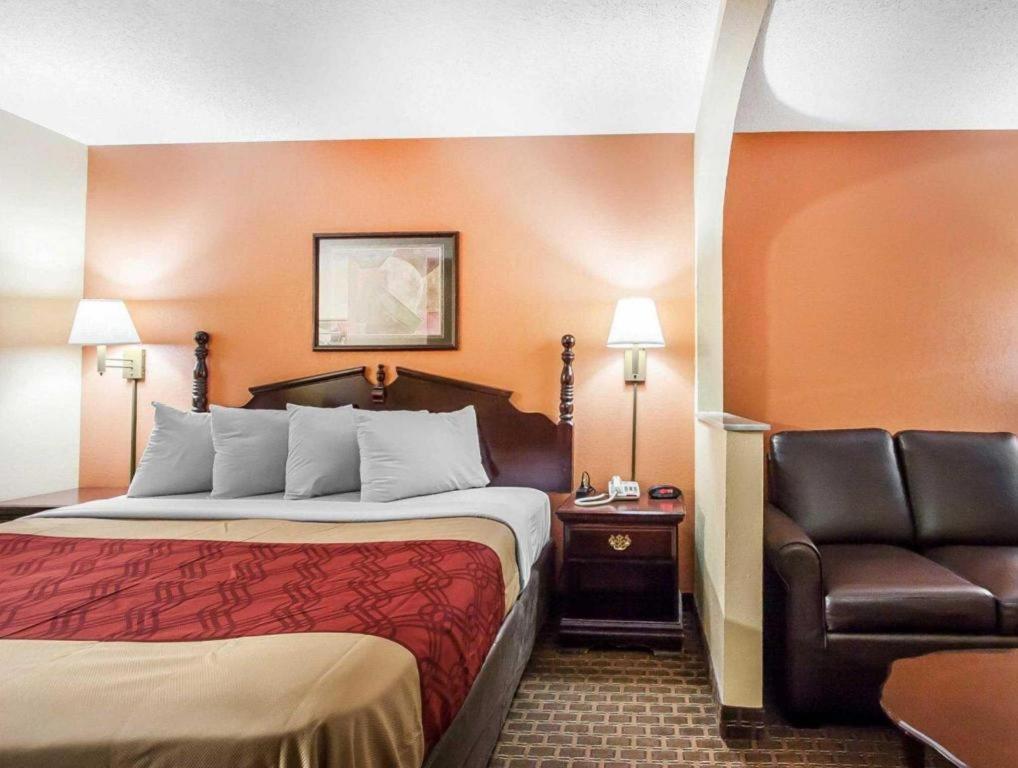 Econo Lodge Inn & Suites I-20, Exit 73 タスカルーサ エクステリア 写真