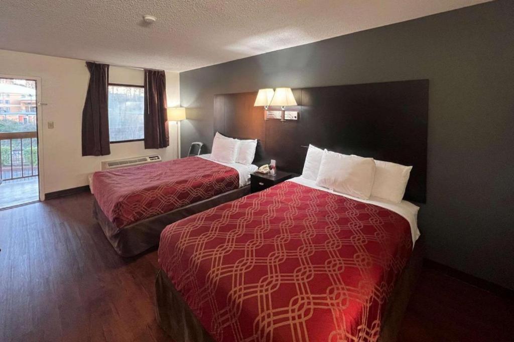Econo Lodge Inn & Suites I-20, Exit 73 タスカルーサ エクステリア 写真