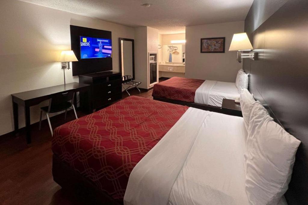 Econo Lodge Inn & Suites I-20, Exit 73 タスカルーサ エクステリア 写真
