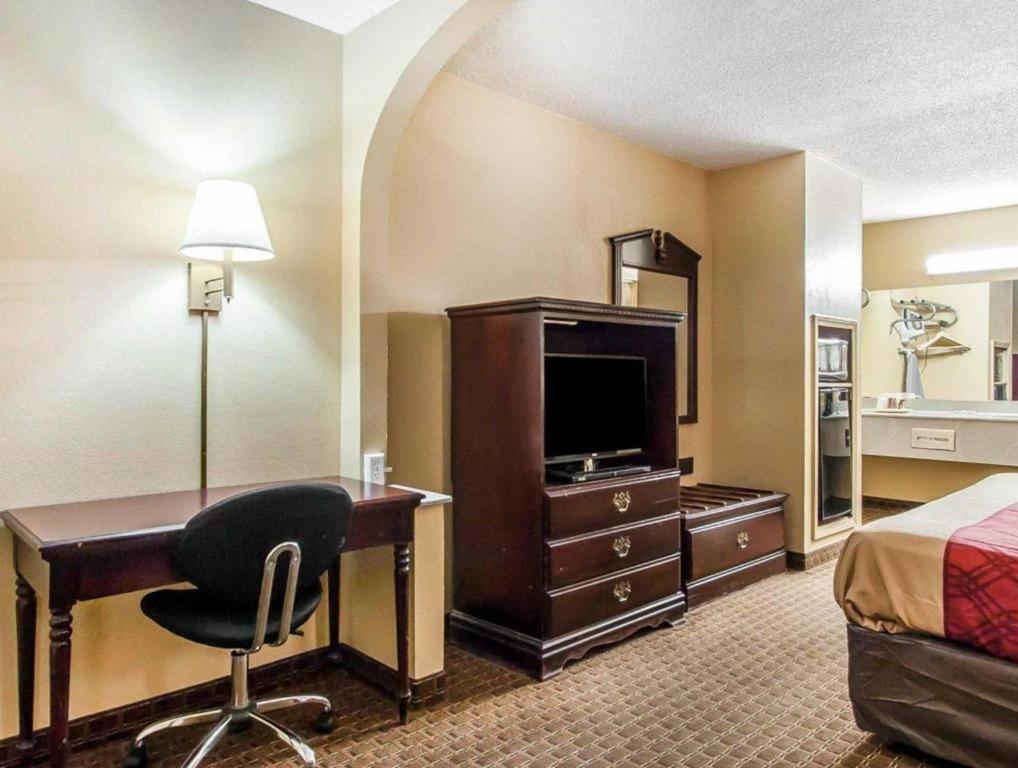 Econo Lodge Inn & Suites I-20, Exit 73 タスカルーサ エクステリア 写真