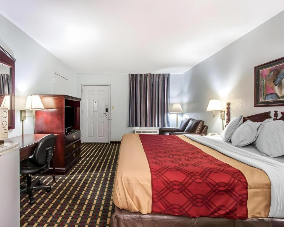 Econo Lodge Inn & Suites I-20, Exit 73 タスカルーサ エクステリア 写真