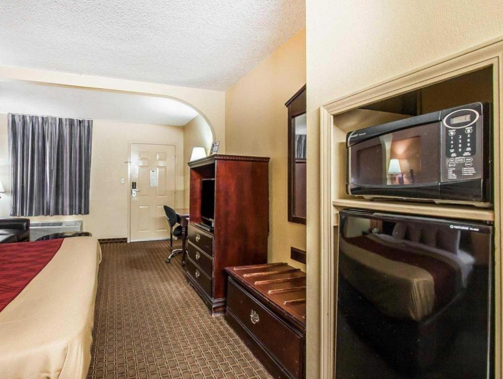 Econo Lodge Inn & Suites I-20, Exit 73 タスカルーサ エクステリア 写真