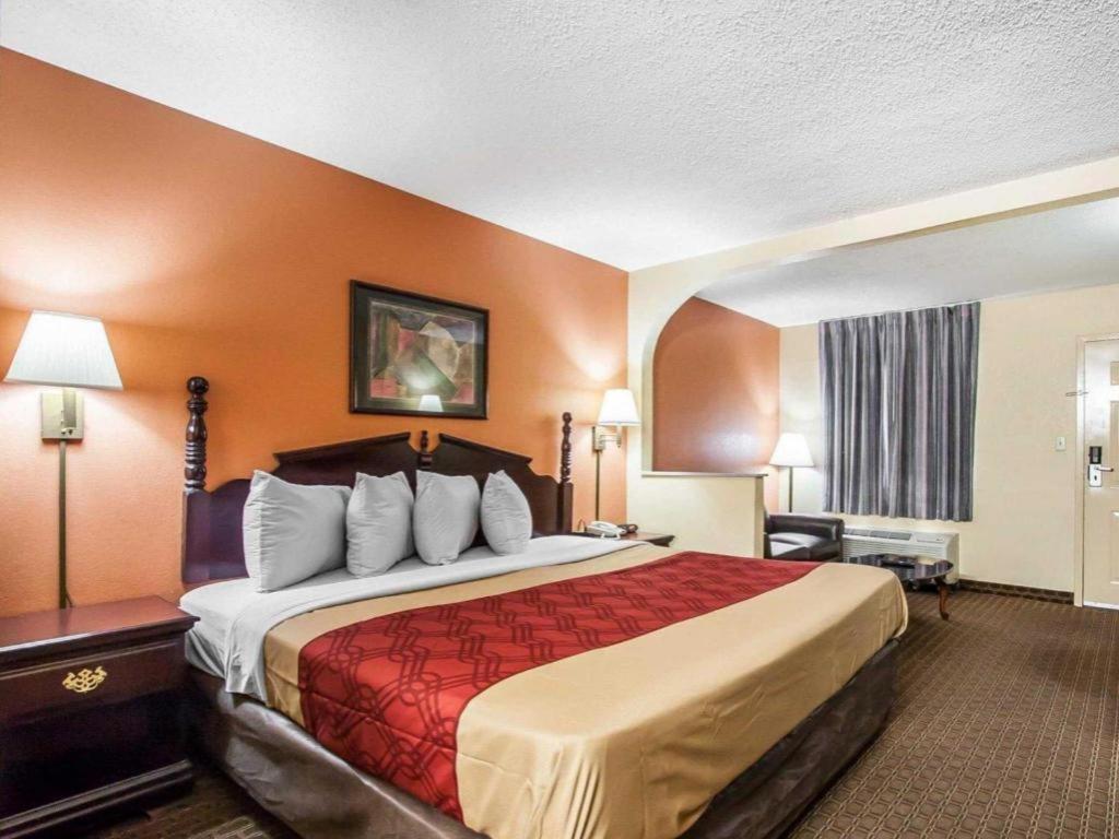 Econo Lodge Inn & Suites I-20, Exit 73 タスカルーサ エクステリア 写真