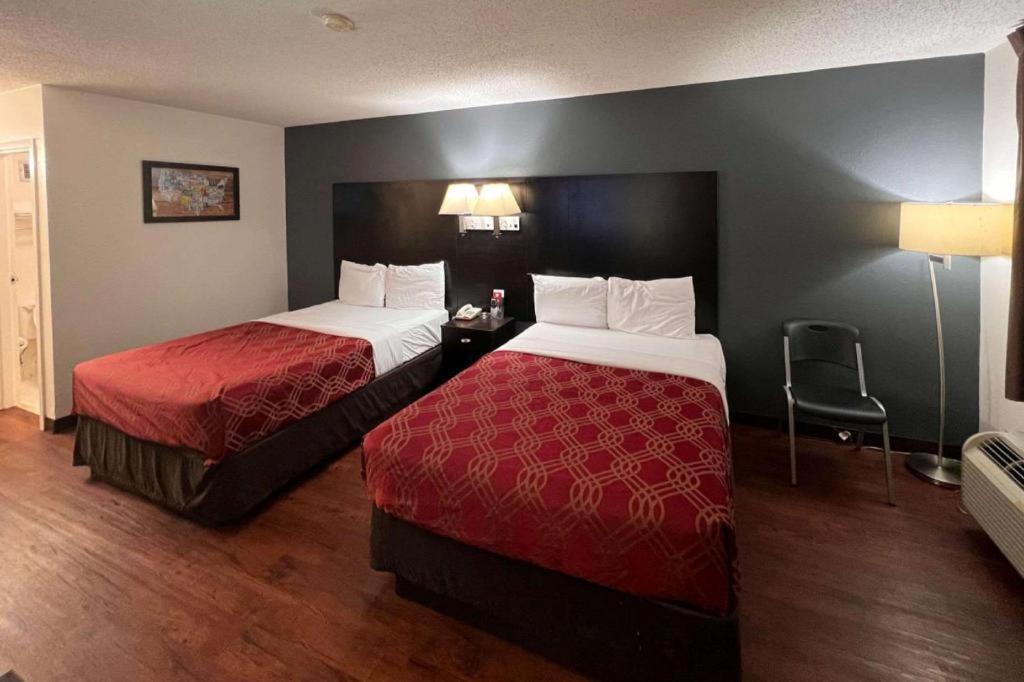 Econo Lodge Inn & Suites I-20, Exit 73 タスカルーサ エクステリア 写真