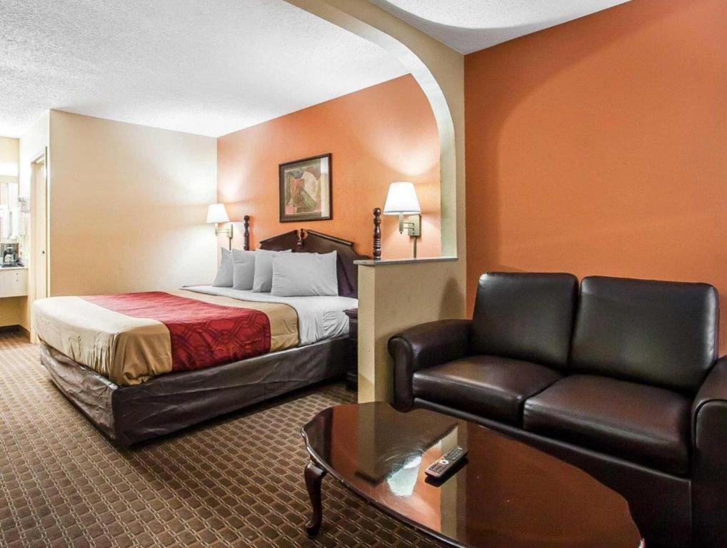 Econo Lodge Inn & Suites I-20, Exit 73 タスカルーサ エクステリア 写真