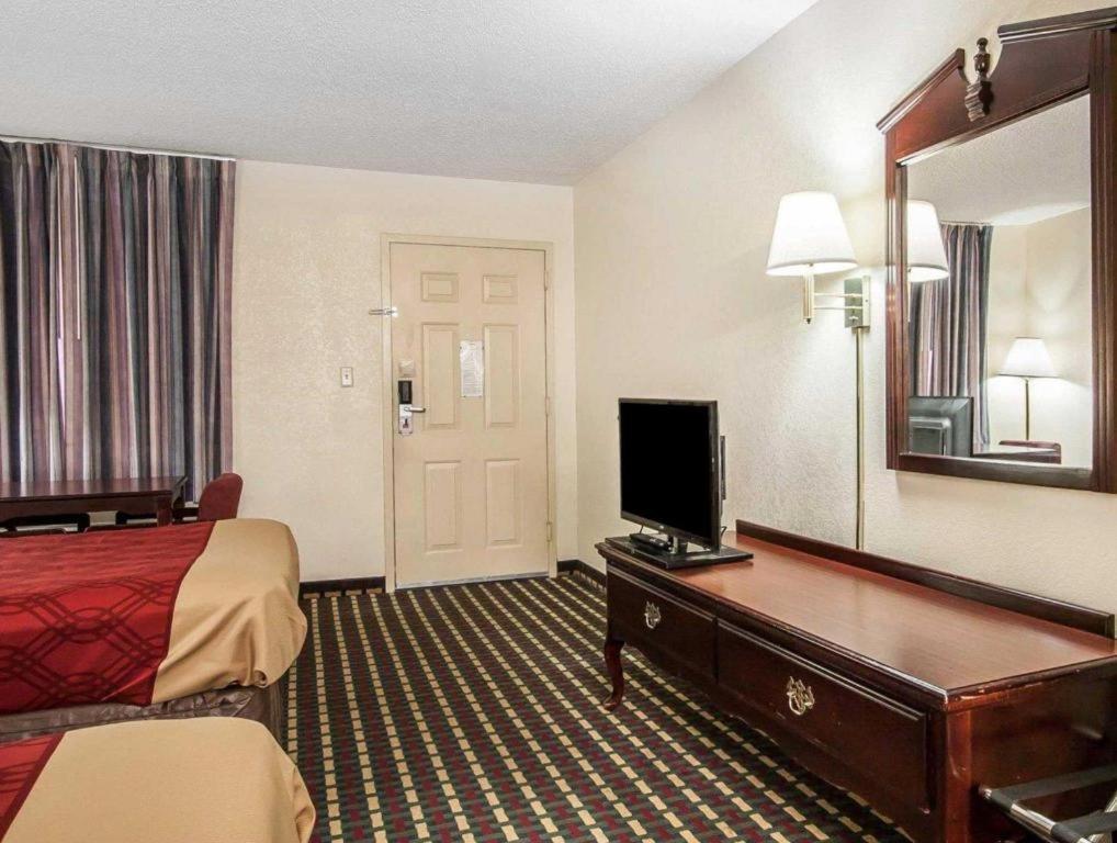 Econo Lodge Inn & Suites I-20, Exit 73 タスカルーサ エクステリア 写真