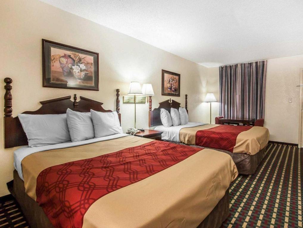 Econo Lodge Inn & Suites I-20, Exit 73 タスカルーサ エクステリア 写真