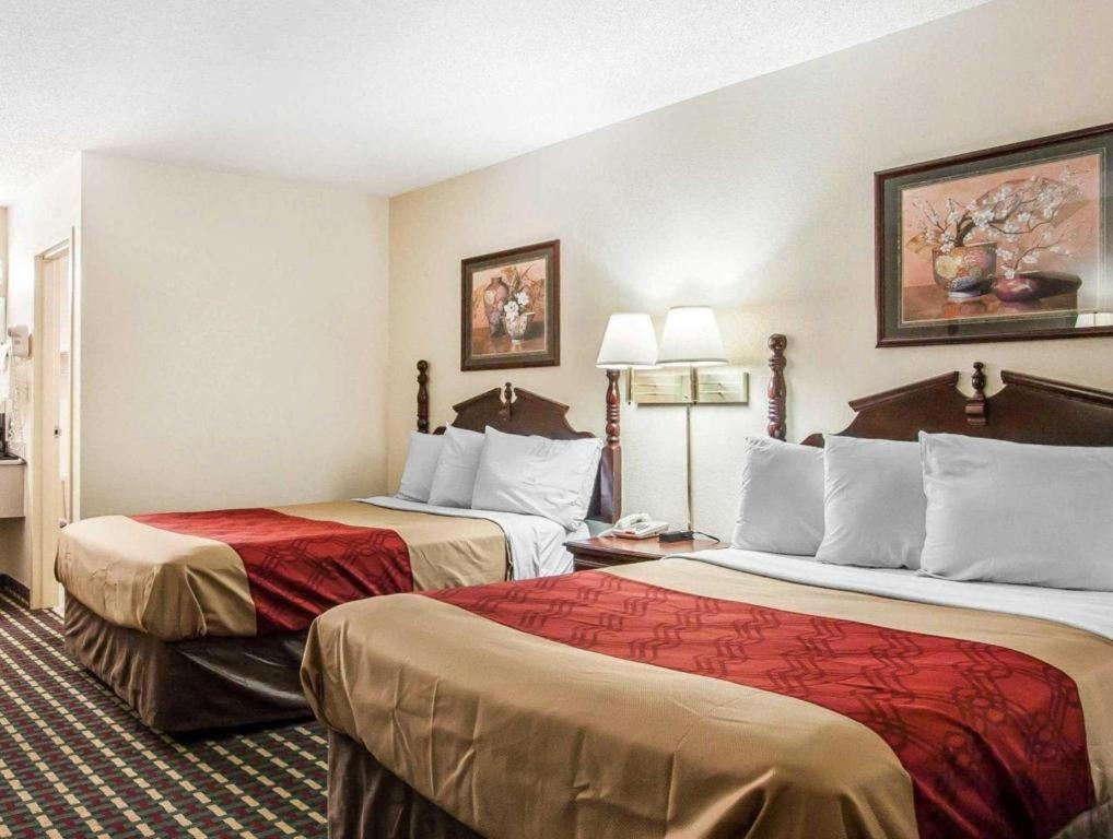 Econo Lodge Inn & Suites I-20, Exit 73 タスカルーサ エクステリア 写真