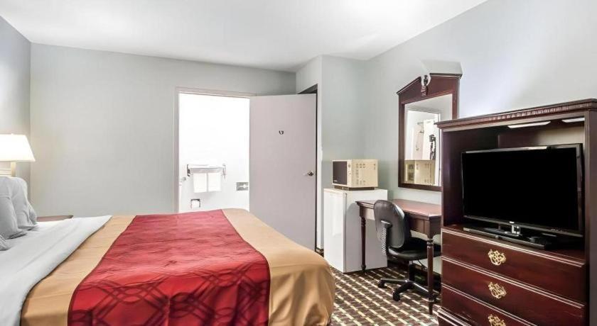 Econo Lodge Inn & Suites I-20, Exit 73 タスカルーサ エクステリア 写真