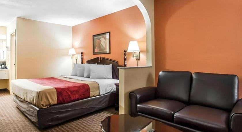 Econo Lodge Inn & Suites I-20, Exit 73 タスカルーサ エクステリア 写真