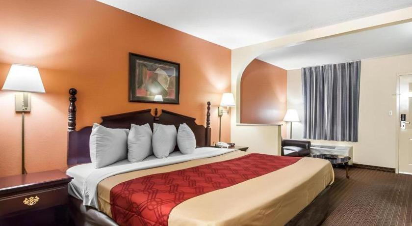 Econo Lodge Inn & Suites I-20, Exit 73 タスカルーサ エクステリア 写真