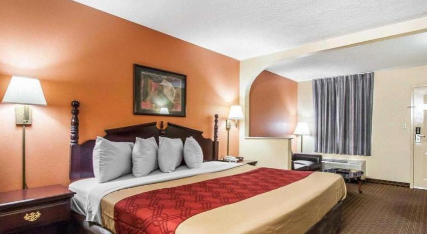 Econo Lodge Inn & Suites I-20, Exit 73 タスカルーサ エクステリア 写真
